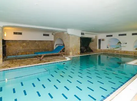 Flora Wellness & Beauty