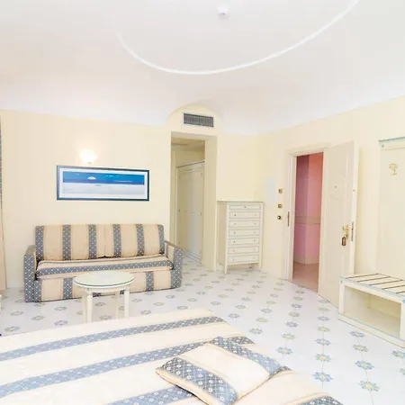 Flora Wellness & Beauty Hotell 3*